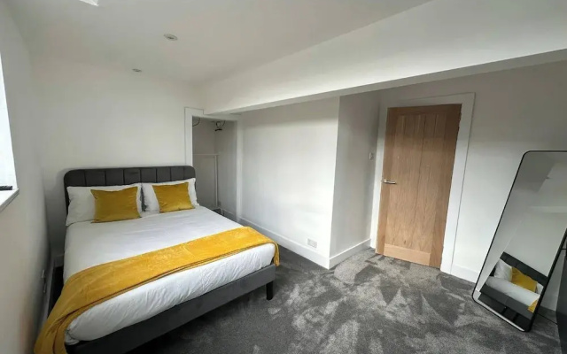 6 Guests/free Parking/old Trafford/20min City