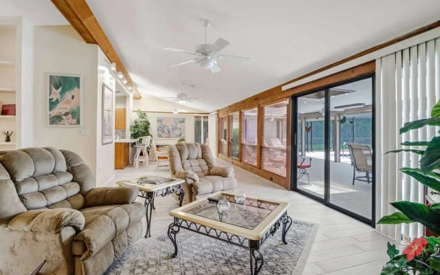 228 Bay Shore Dr