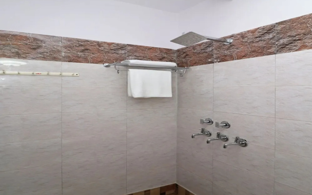 Oyo 12911 New Capital Inn