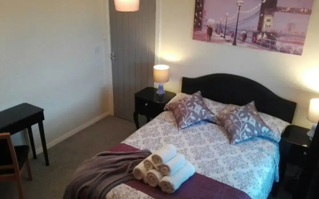 Manor 3bed House With Garden