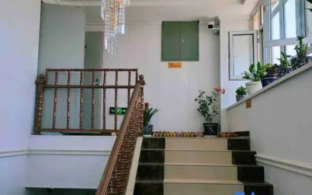 Tekes Qinyun Business Hotel