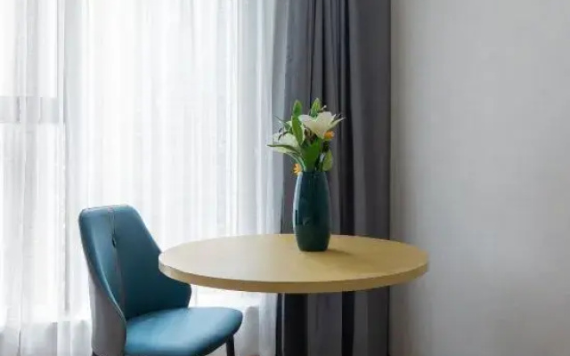 Yunshang E-sports Film Hotel