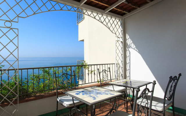 Lloyd's Baia Hotel