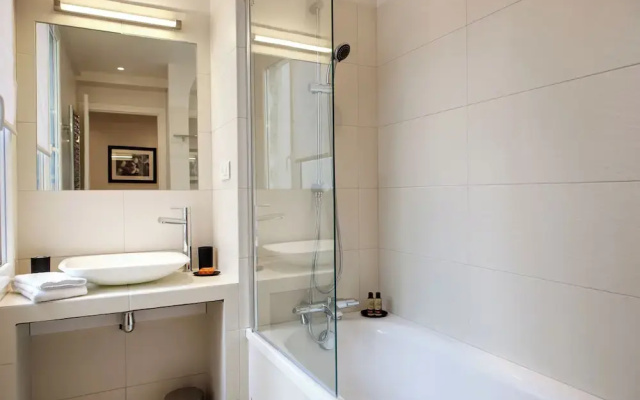 Paris Sevigne Elegant residence