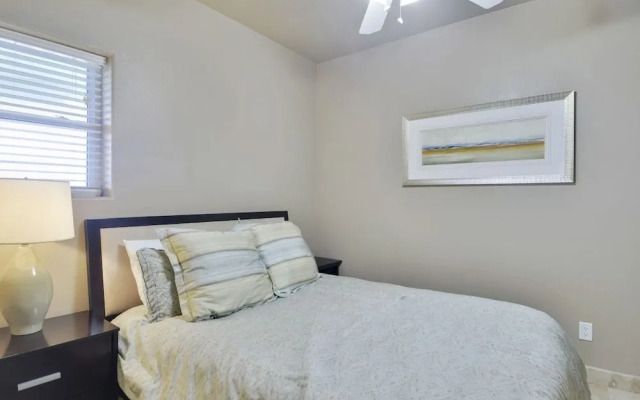 Seawall Condo with Birds Eye Views by RedAwning