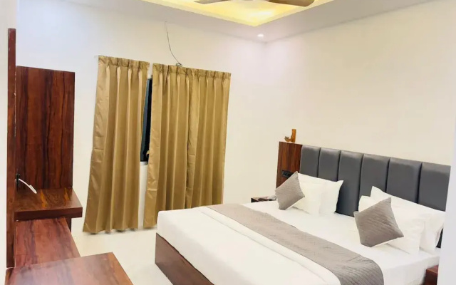Hotel Omkar Palace