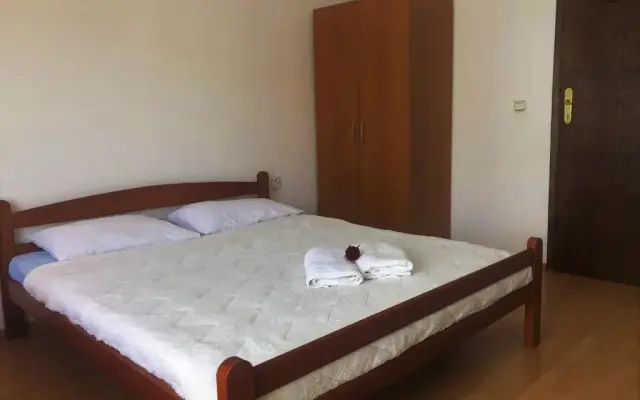 Llazorja Studios and Rooms