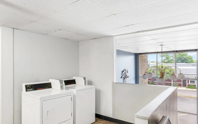 Travelodge by Wyndham Bloomington