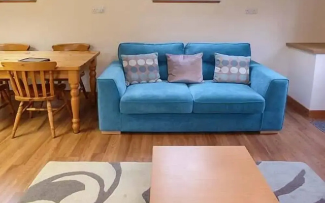 Lakefield Apartment