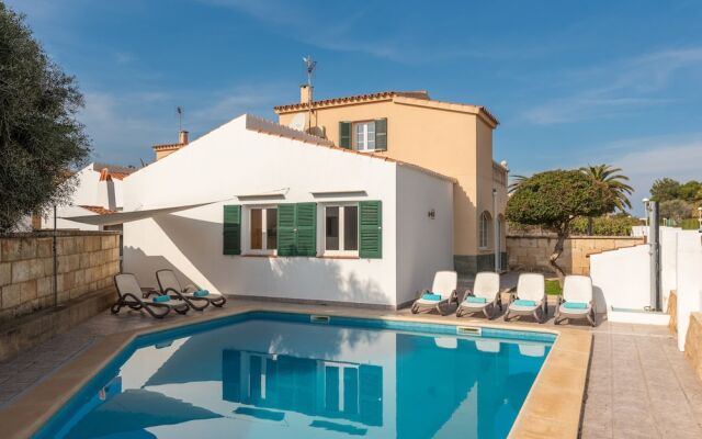 Отель Villa Caryana I вид на фасад