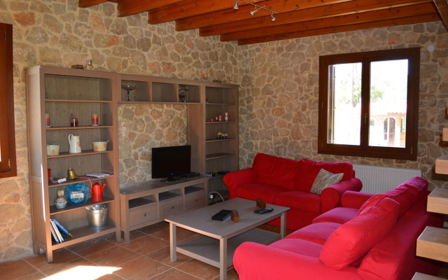Pyrgos Luxury Country Home