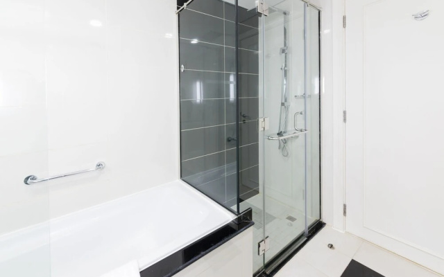 Maison Privee - Luxury Urban Retreat w/ Burj Khalifa Views