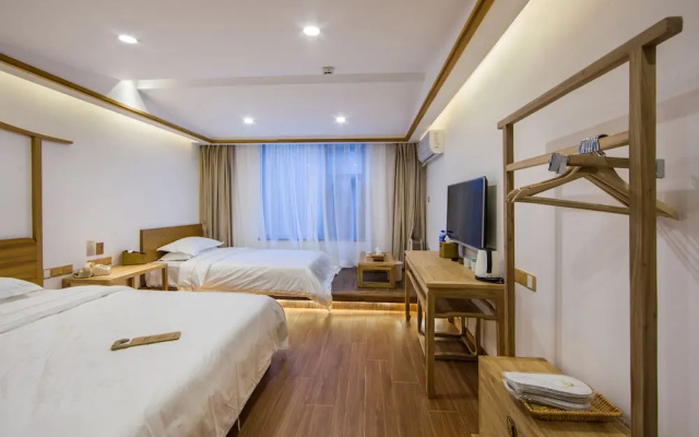 Wuyishan Old Street Hill Lodge