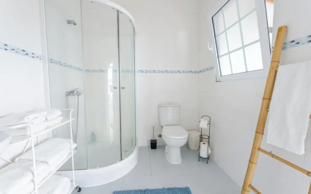 Spacious, Garden, and Private Parking