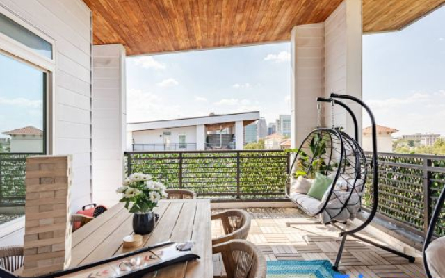 Luxury Riverwalk Penthouse Pool & Skyline Views