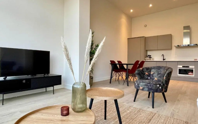 Detailed 1 Bedroom Serviced Apartment 63m2 -MNL D-