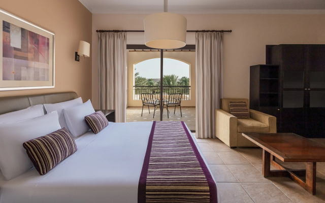 Отель JAZ Neo Saraya Palms