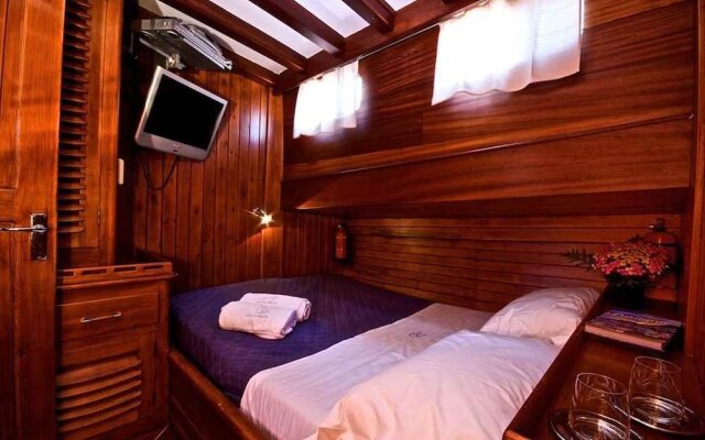 Отель Plaghia Charter Boat & Breakfast Италия, Кастелламмаре-ди-Стабия - отзывы, цены и фото номеров - забронировать отель Plaghia Charter Boat & Breakfast онлайн комната для гостей