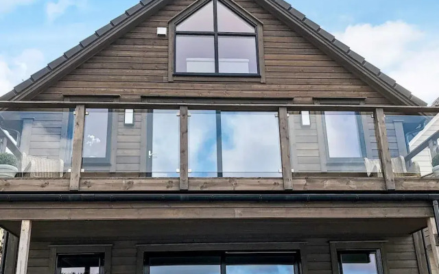 8 Person Holiday Home in Urangsvag
