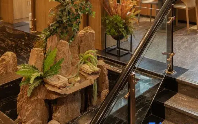 Yimu Hotel (South Square of Beijing West Railway Station)