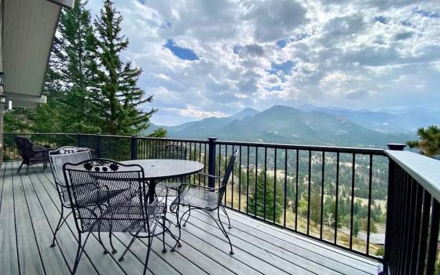 Breiding Upper Luxury Vacation At Windcliff 2 Bedroom Home by RedAwning