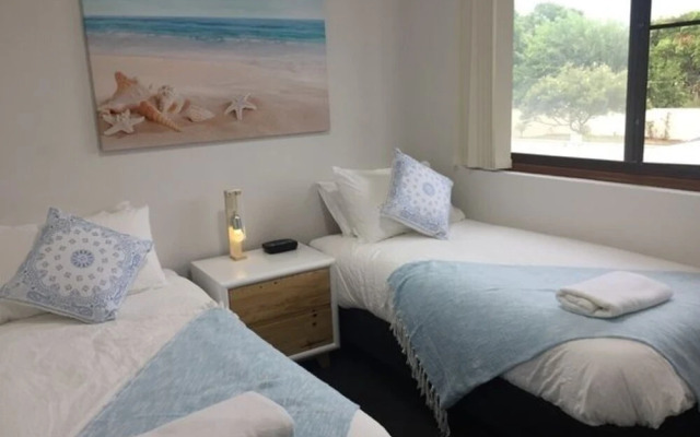 Wallis View - Lakeside Family Retreat