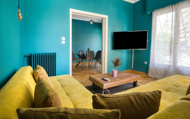 Sunny 2 Bedroom Cozy Apartment View of Parthenon