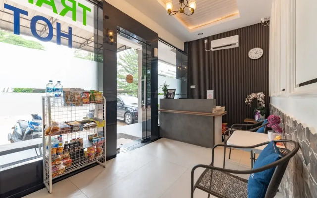 RedDoorz Plus Near SP Plaza Batu Aji Batam