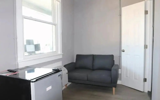 Cute & Friendly 1-BR 10 Mins From Nash
