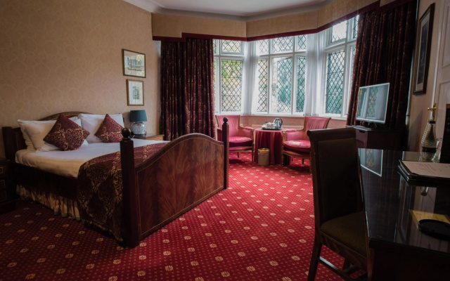 Best Western Plus Grim's Dyke Hotel