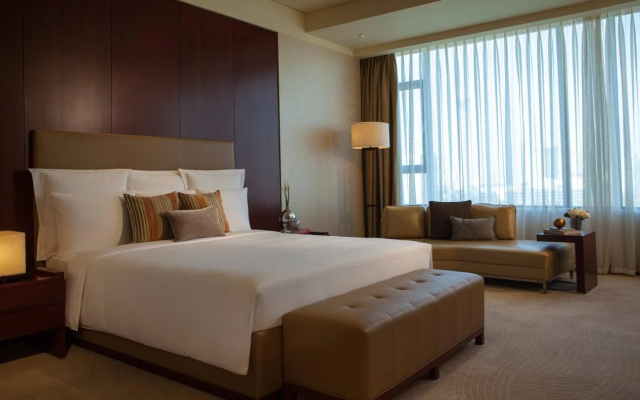 Renaissance Tianjin Lakeview Hotel
