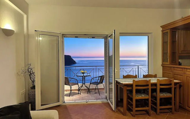 Roomers Himara