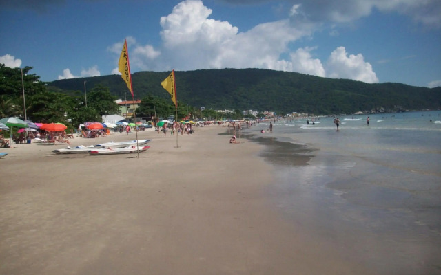 Apto 1 quarto, Centro de Bombinhas, 130 metros da praia.