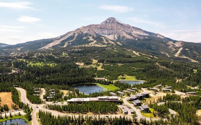 230 Lakelodge 1 Bedroom Condo