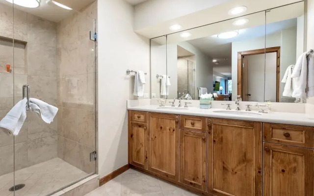 Beaver Creek 326 Kiva Condo easy access to Ski in/Ski Out by RedAwning