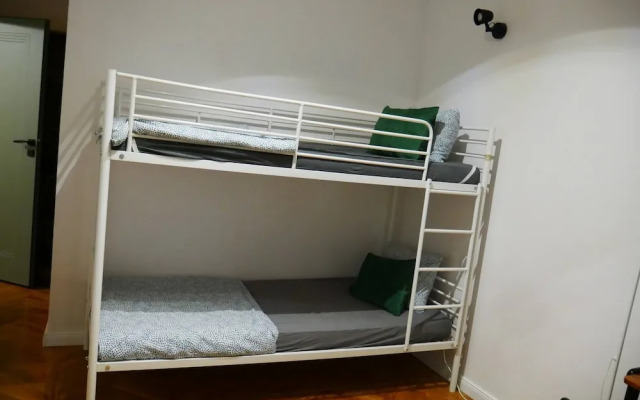 Spacious Designer 4-room Apartment in Center