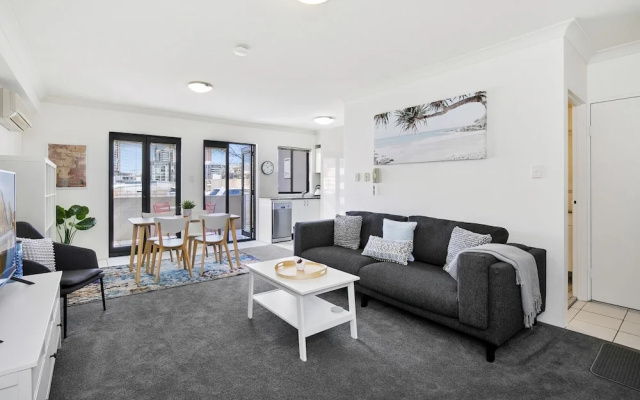 HOLT1 - Crows Nest -Holtermann Street