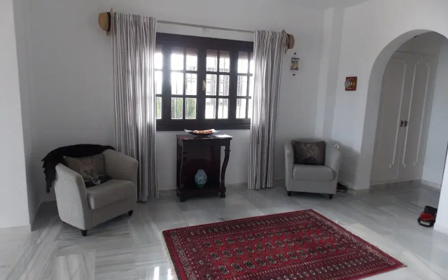Apartment With Sea View In Puerto Banus
