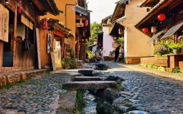 Shaxi Ancient Town Patina Retreat