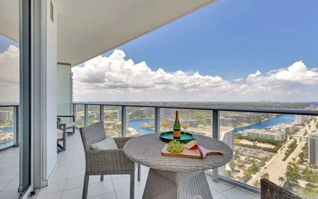 Insane Ocean View Balcony Beachfront Condo Pool