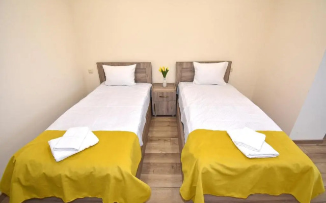 2 bedroom apartment, quiet and spacious