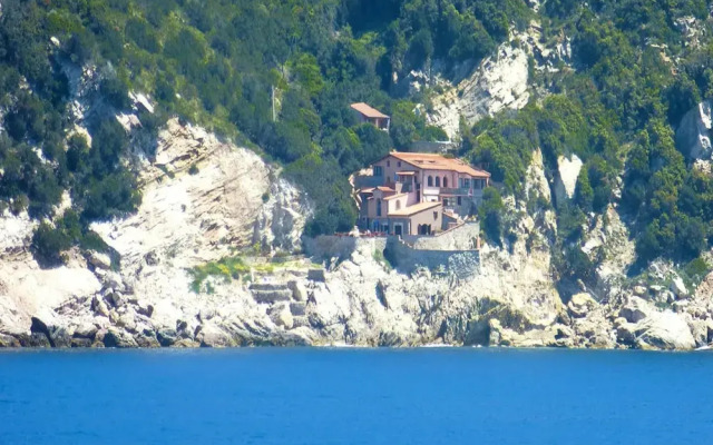 Apartment in Nisporto With Private Sea Access