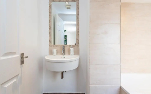 Elegant 3Bed Apartment in Kensington Olympia