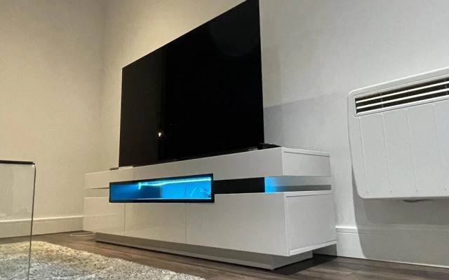 Luxury 1-bedroom Apartment With Free Parking
