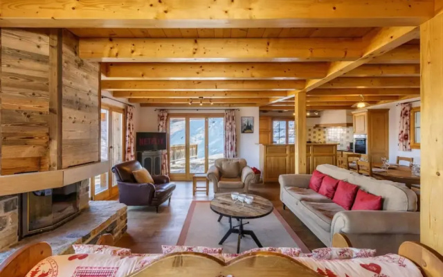 Luxury 10 pax Chalet With Incredible Views Garage