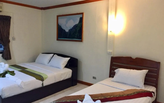 Golden Bee PhiPhi Hostel