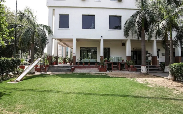 OYO Premium Old Gurgaon