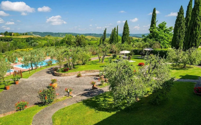 Borgo Collelungo, Apartments in Montaione