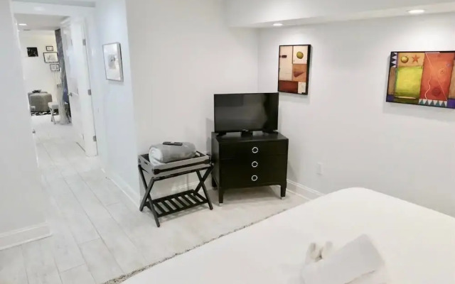 Stylish & Modern Apt Shaw Pking!