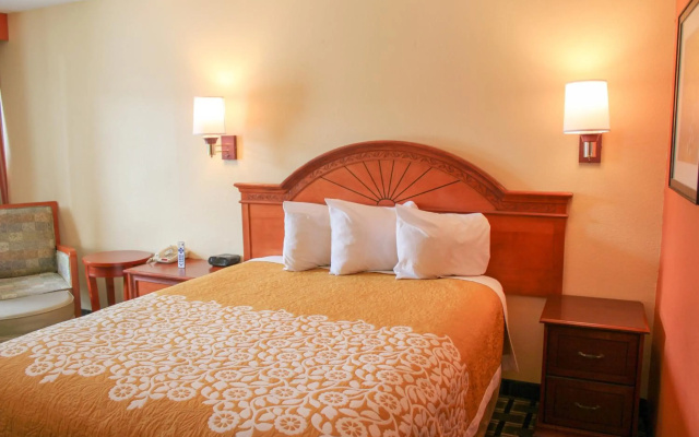 Rose Garden Inn & Suites